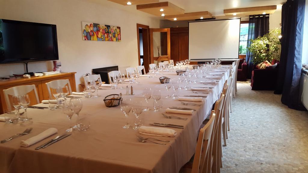 Logis Hotel Les Sapins 르메니 외부 사진