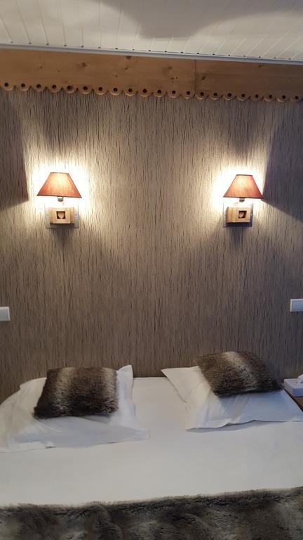 Logis Hotel Les Sapins 르메니 외부 사진