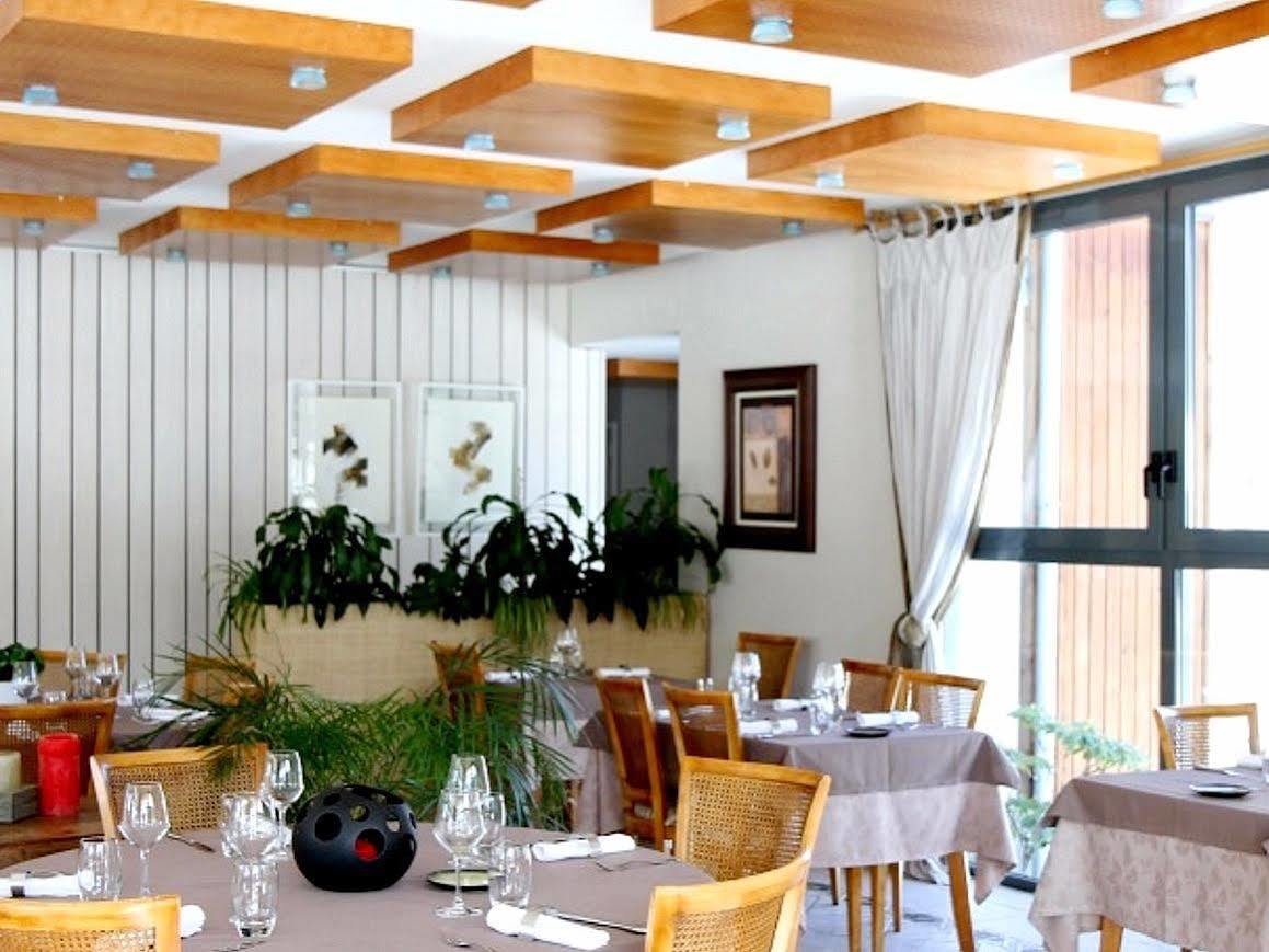 Logis Hotel Les Sapins 르메니 외부 사진