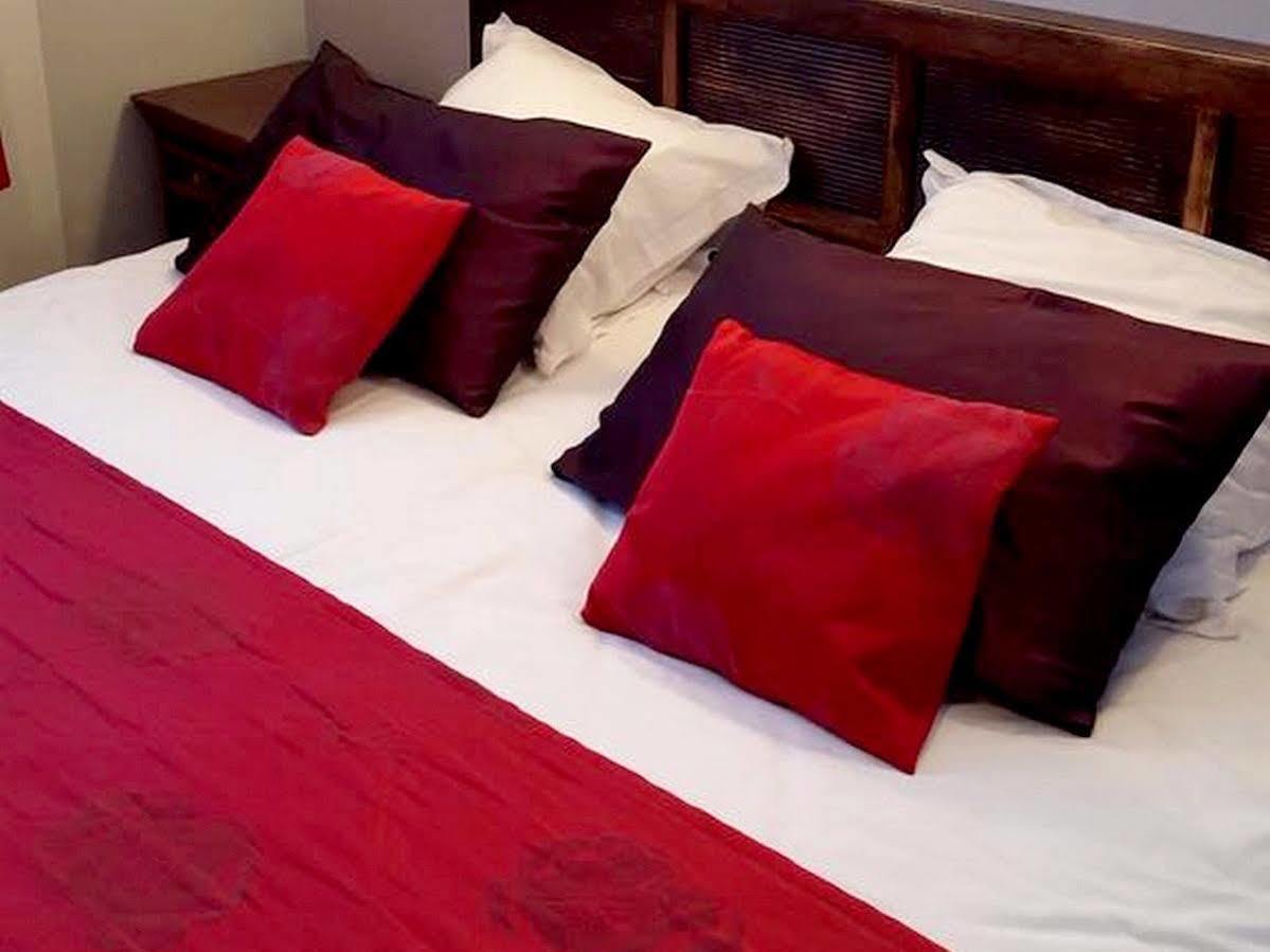 Logis Hotel Les Sapins 르메니 외부 사진